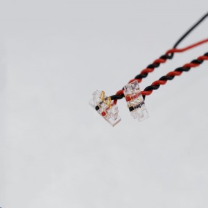 Zpracování a přizpůsobení 1.27 Spacing Crystal Head Pierces Horn Batter Elektronický terminál vodič ELCO8005 Mikro motorový kabel