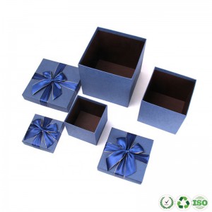 Vlastní recyklovaný řemeslný papírový dárkovou krabici