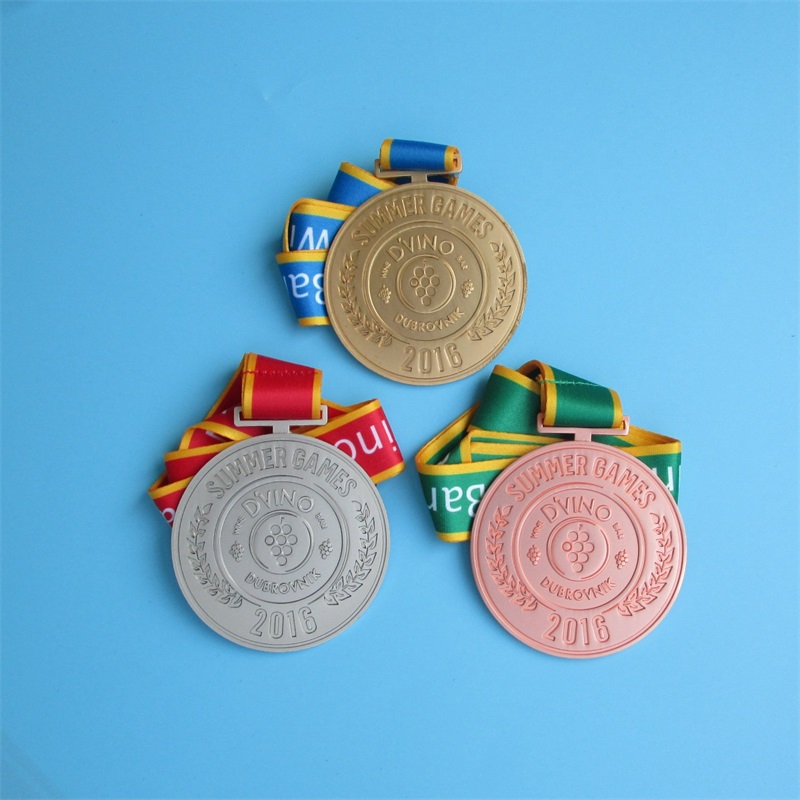 Custom Logo Award Medaile s páskou Ploted Gold Silver Bronz Cycling Running Marathon Metal Sports Medaile