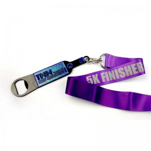 Kovová medaile s otvírákem láhvena vlastní kovovou zlatou medaili