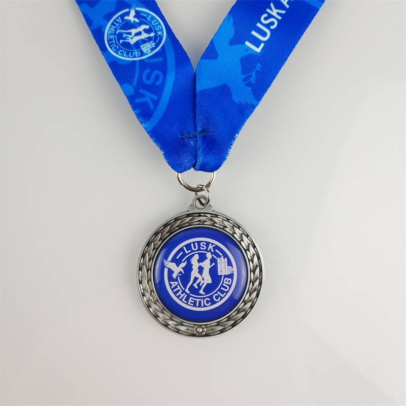 Kovový medailon vlastní roubíknový design medailenálepka