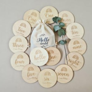 Dřevěný artefakt těhotná dětská měsíc milník karta dřevěná měsíční pamětní karta pěstování karty