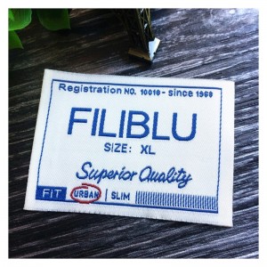 Vlastní oděvní štítek, ručně vyráběná textilní značka