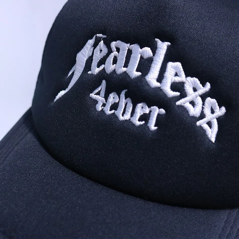 Vysoce kvalitní velkoobchod Classic Custom Design Váš vlastní 3D výšivka Logo 5 panel Gorras Mesh Trucker Caps Hats Pans