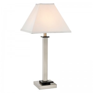 Jednorázová stolní lampa v místnosti