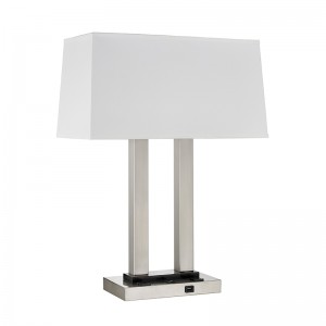 Dvojitý stolní lampa pronoční stolek v místnosti pro hosty