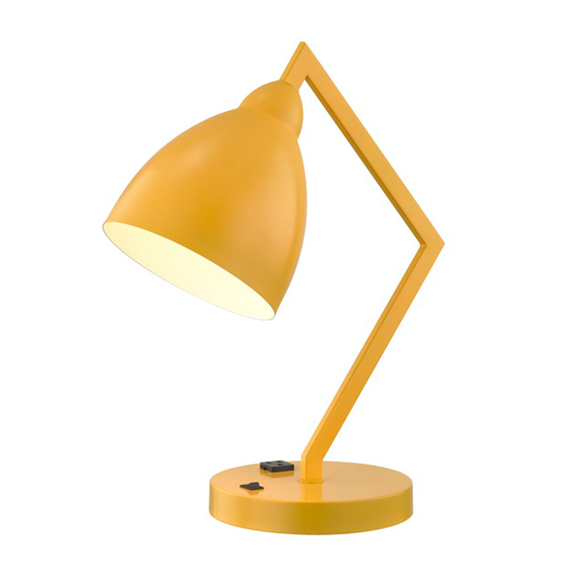 Stolní lampa s pevným kovovým ramenem a hlavou s integrovanou zásuvkou ana základněna základně