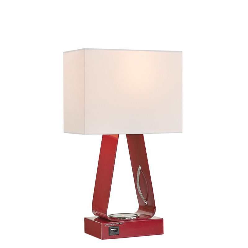 Drobná stolní lampa s červeným povrchem,nabíjecí port USB, bezdrátovounabíjecí stanici a přepínač On Noff Rocker v místnosti pro hosty