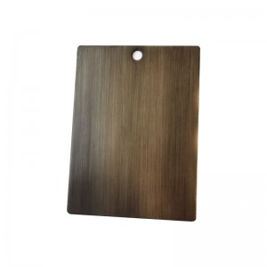 Task Lampa s bílou a teakovým povrchem a a on/off rocker přepínač @ pracovní stanice v místnosti