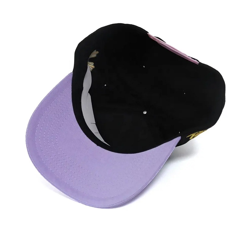 Nový příchod kontrastní barvy černá a fialová vlastní barva 5 panelů výšivka logo Baseball Cap Sportovní klobouky pro dospělé