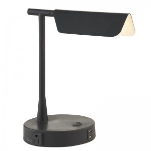 Matte Black Desk Light s přepínačem rockerů On NOFF, pohodlným vývodem anabíjecím přístavem USB v hotelovém pokoji