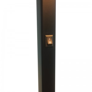 Hotelová pohovka Waterwalk Hotel Ve vedlejší lampě s matnou černou povrchovou úpravou v místnosti