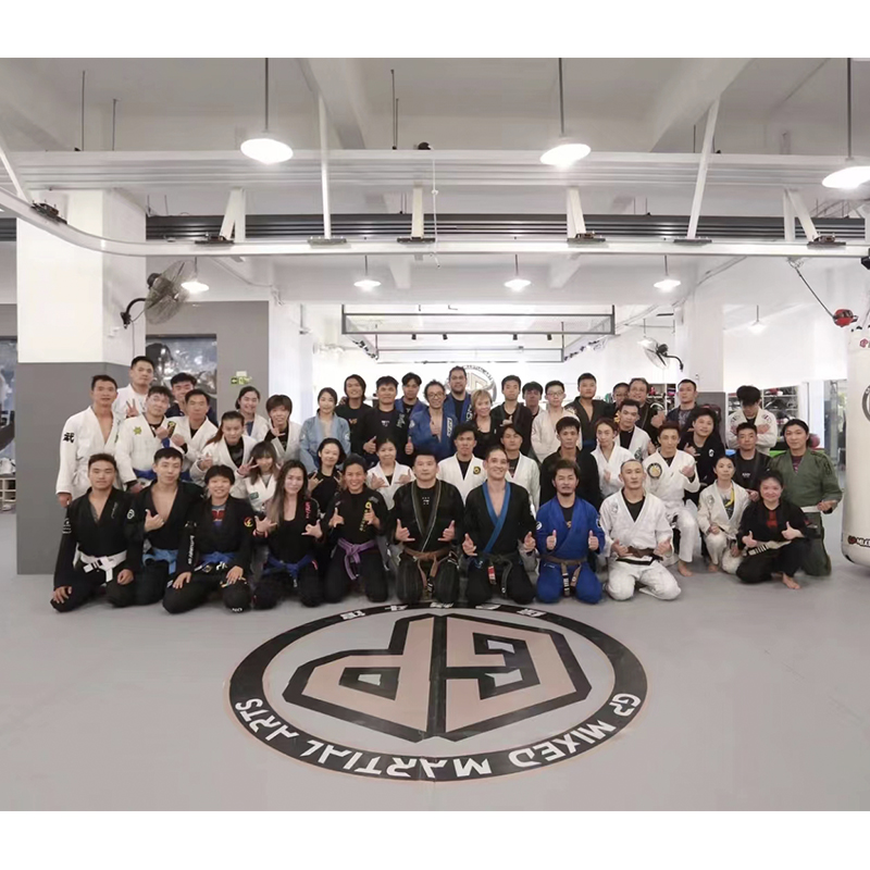 Poskytneme takénějaké vybavenínašim přátelům