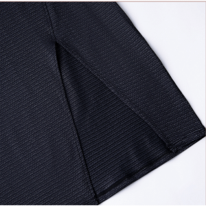 Rozdělená trička s plnou barvou o krku