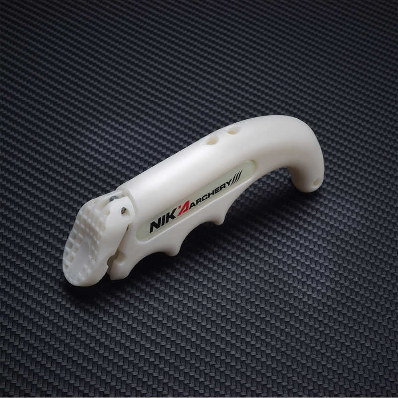 Nové zbroj palce pro tradiční lukostřelce