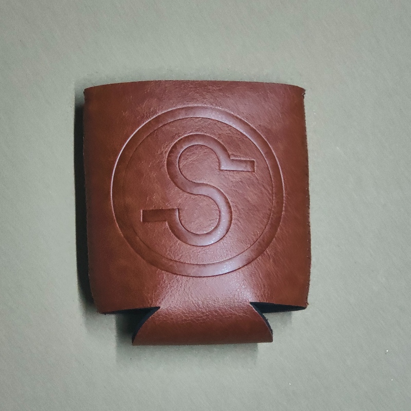 Debossed Logo Neopren Brown pu Leather Can Cooler 330 ml pu piva palubní držák coozies koozies