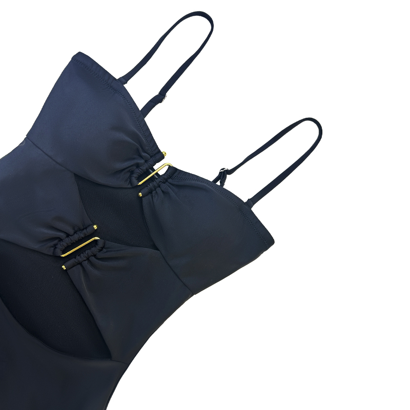 Plná barva vyhloubená popruh S-buckle jednodílné plavky