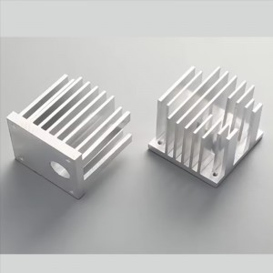 Zakázkové CNC řezání plechu Laserové řezání Svařování dílů Lisovací služba Zpracování hliníkových plechů děrování Výroba