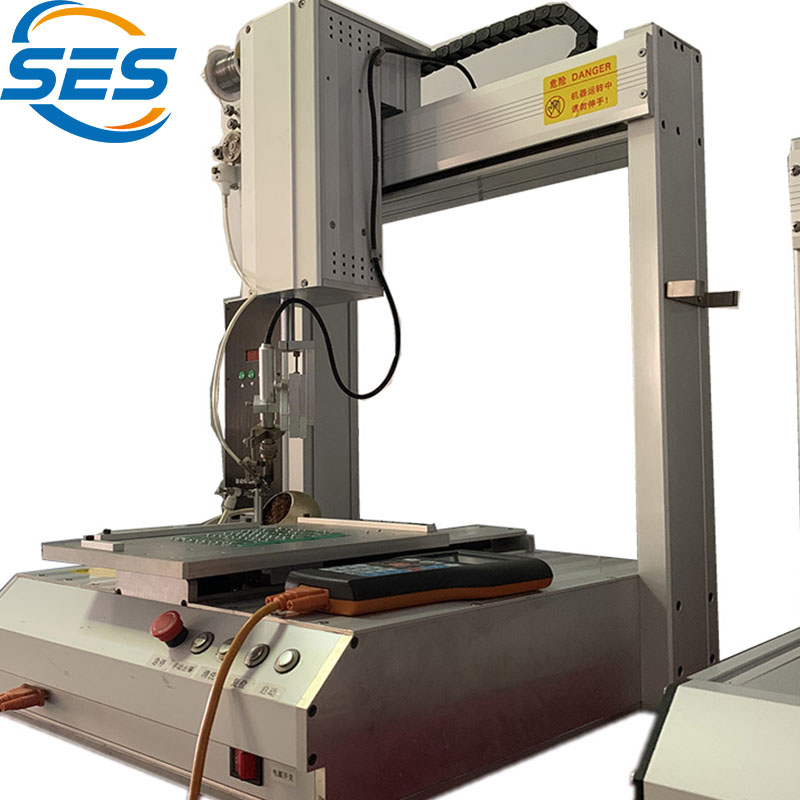 Automatický pájecí stroj pro bodové svařování