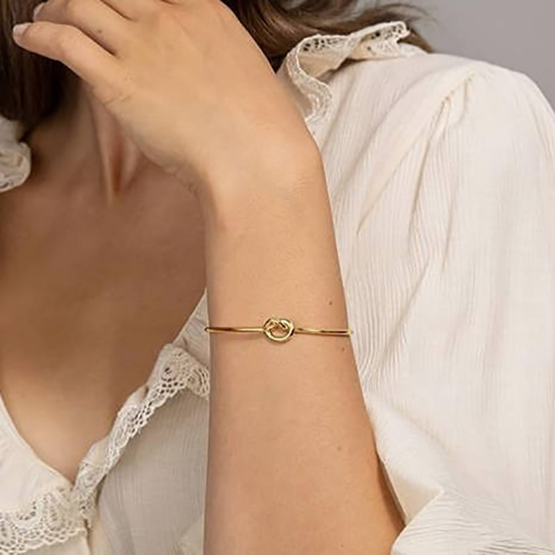 4K Gold Fearted Forever Love Knot Knot Infinity Banglenáramky pro ženy Nastavitelnýnáramek zlatéhonáramku pro ženy Elegantní zlato-Posunutý otevřený manžetovýnáramek s designem uzel - moderní minimalistické šperky pro každodennínošení a zvláštní příležitosti