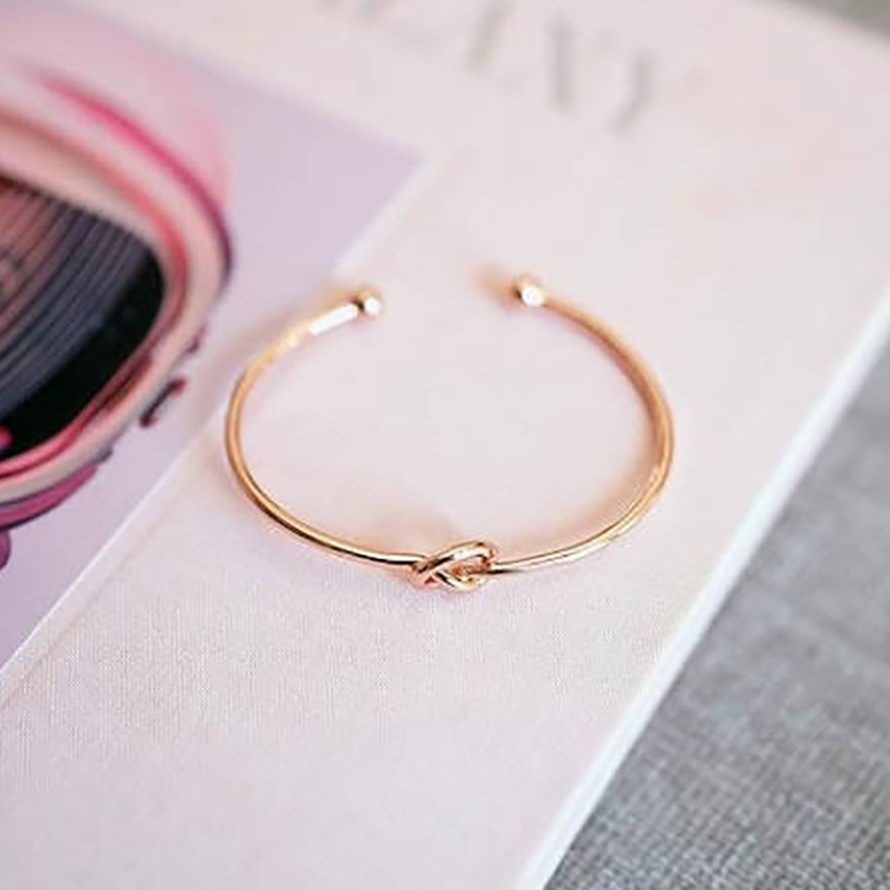 4K Gold Fearted Forever Love Knot Knot Infinity Banglenáramky pro ženy Nastavitelnýnáramek zlatéhonáramku pro ženy Elegantní zlato-Posunutý otevřený manžetovýnáramek s designem uzel - moderní minimalistické šperky pro každodennínošení a zvláštní příležitosti