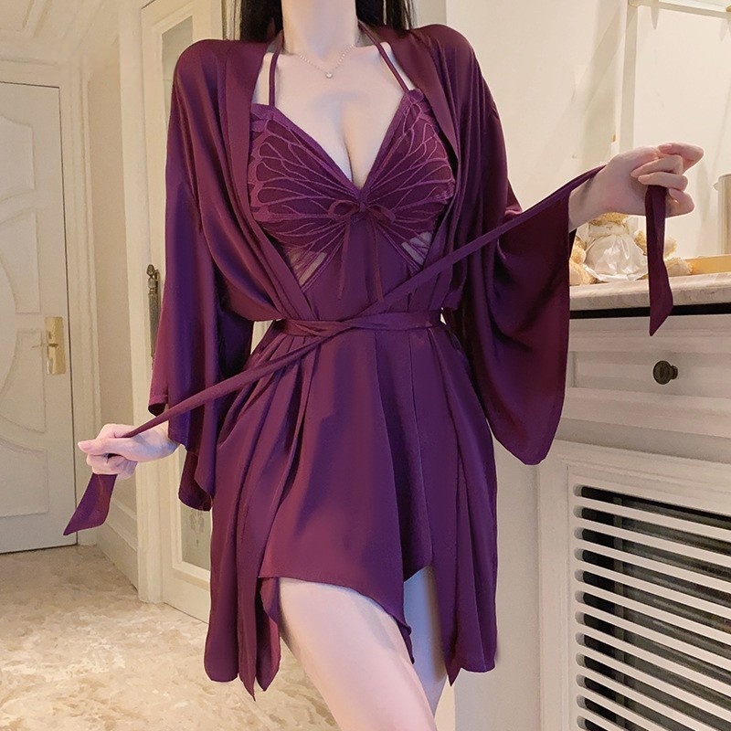 Sexy Butterfly krajkový podvazkovýnoční košile s polštářky hrudníku a hluboký V-krk pro svůdný vzhled, viset-Styl krku, spárovaný s rouchem, sestava Homewear Set.p3945 Cena:$199.99