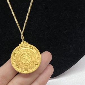 24K zlato-Plated Lucky Three-Pendant s ropulou ropuch se složitým filigránem a FU postavou pro prosperitu a štěstí