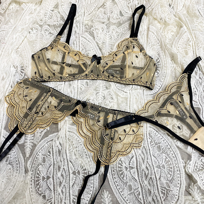 Evropské a americké ins - Styl sexy spodní prádlo. Ultra - tenký plus - velikost krajkové erotické spodní prádlo. Sada podprsenky, díky které se velká prsa objeví menší a zabraňuje ochabnutí (tři - sada kusů).Wlv255Price:$159,99