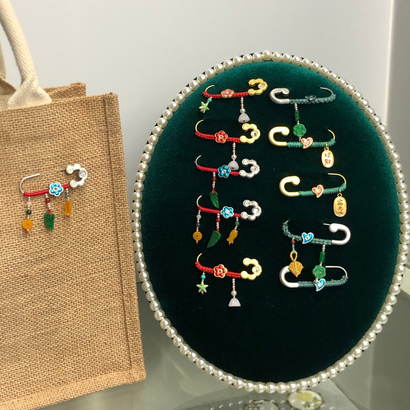 čínština-styl šťastné brož