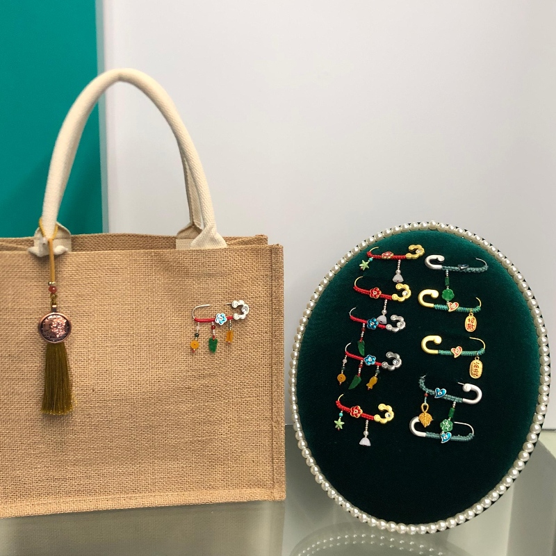 čínština-styl šťastné brož