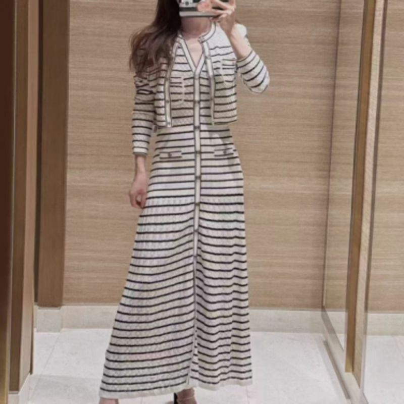 PROTI-Krkní rukávely dlouhé pletené pruhované šaty