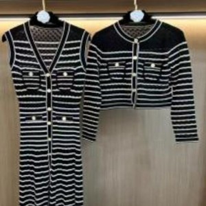 PROTI-Krkní rukávely dlouhé pletené pruhované šaty