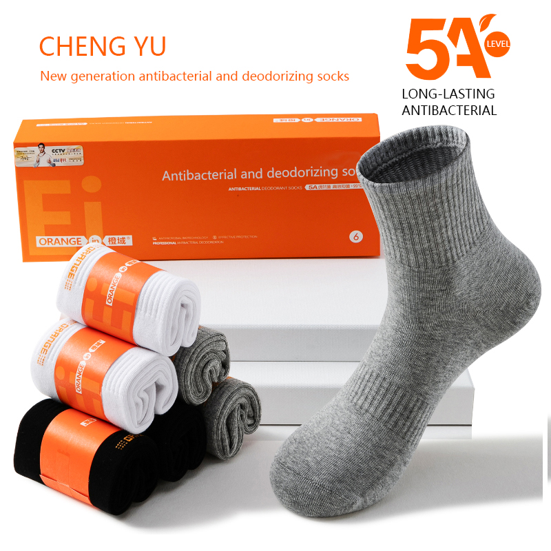 Čtyři roční období muži uprostřed-telecí ponožky