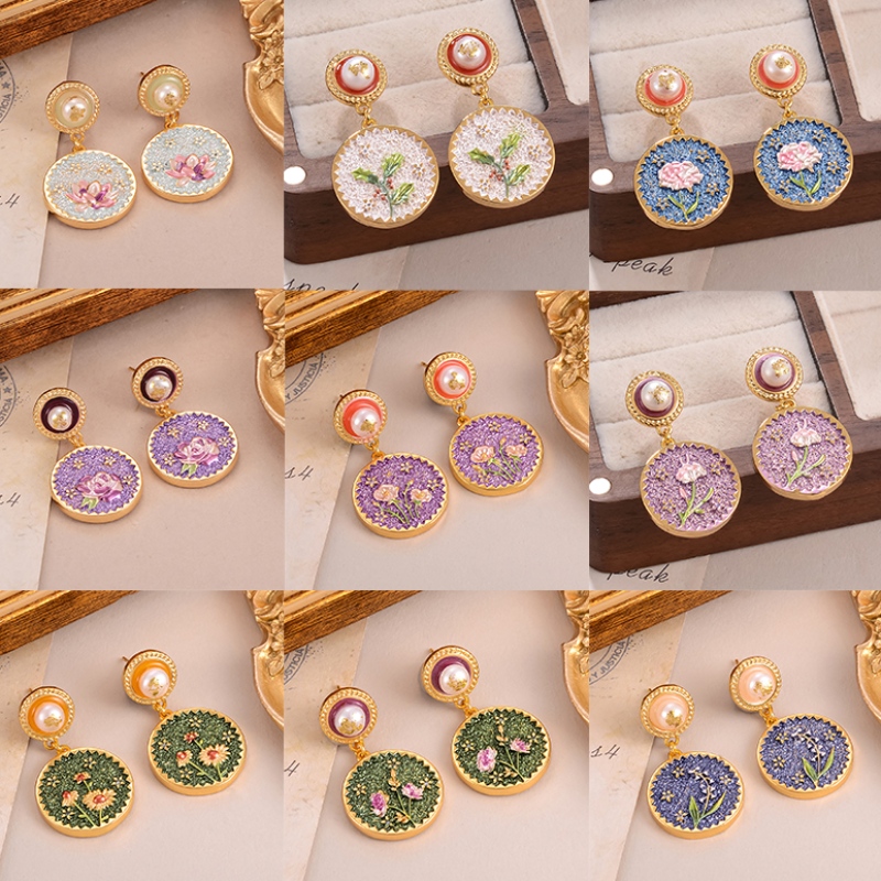 Kovové květinové šperky