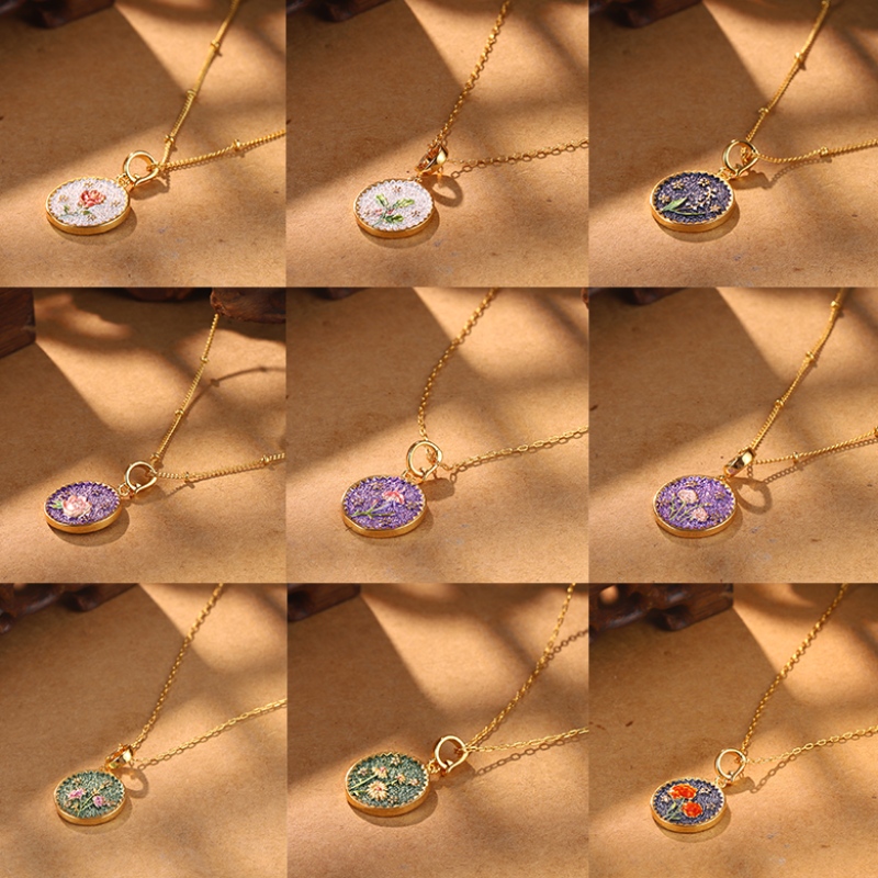 Kovové květinové šperky