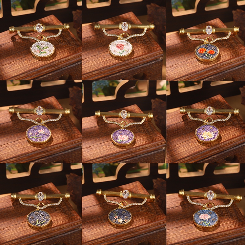 Kovové květinové šperky