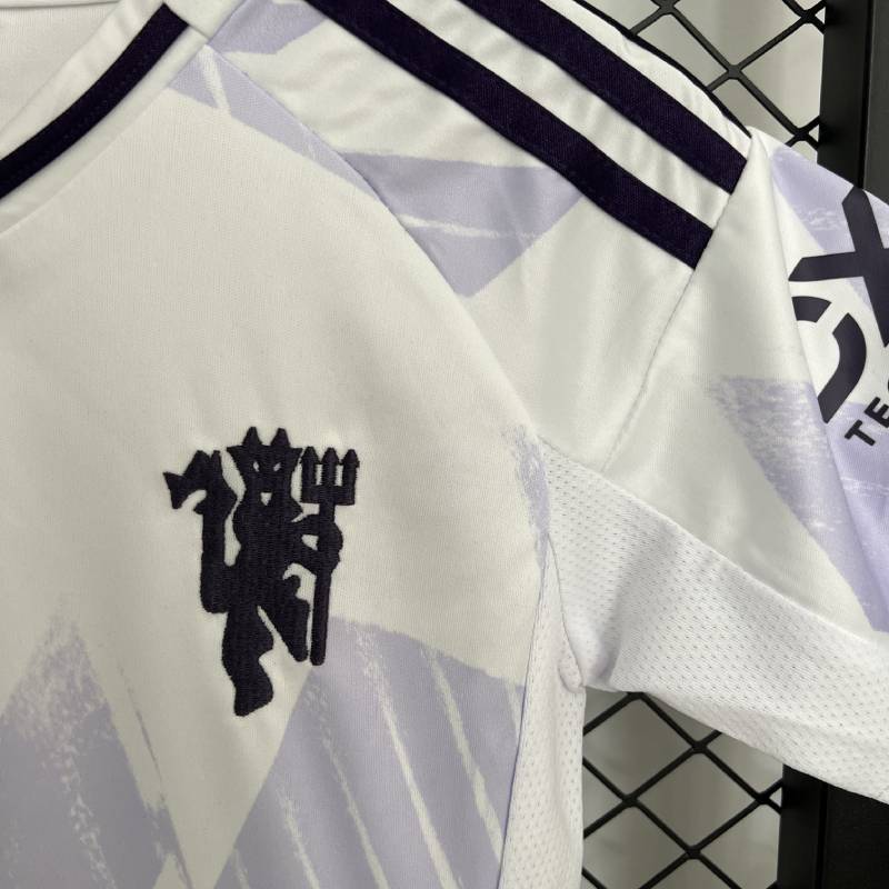 25/26 dětí m-U Away Velikost: 16-28