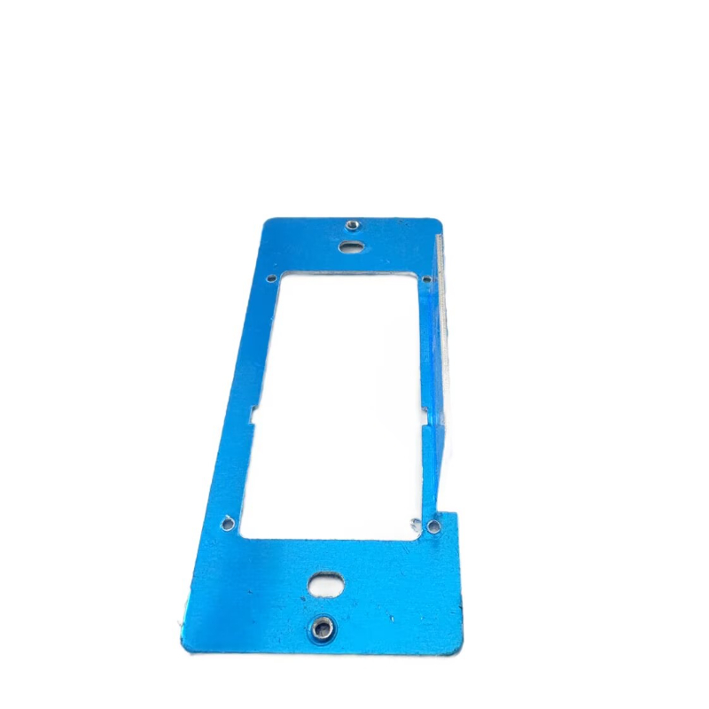 Kovový držák pro elektronická zařízení